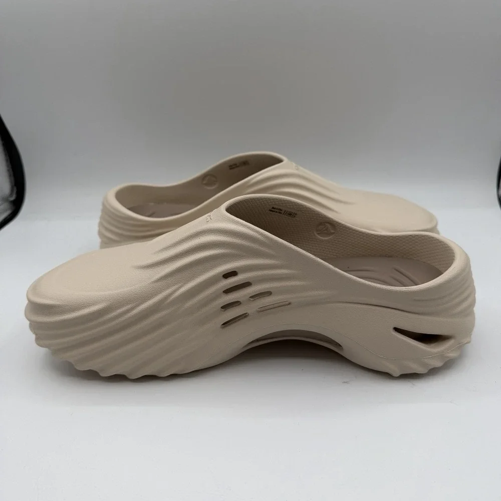 Crocs Echo Wave Clogs‎ Mens Sz 11 Almond Tint Beige Brown Slip On Shoes